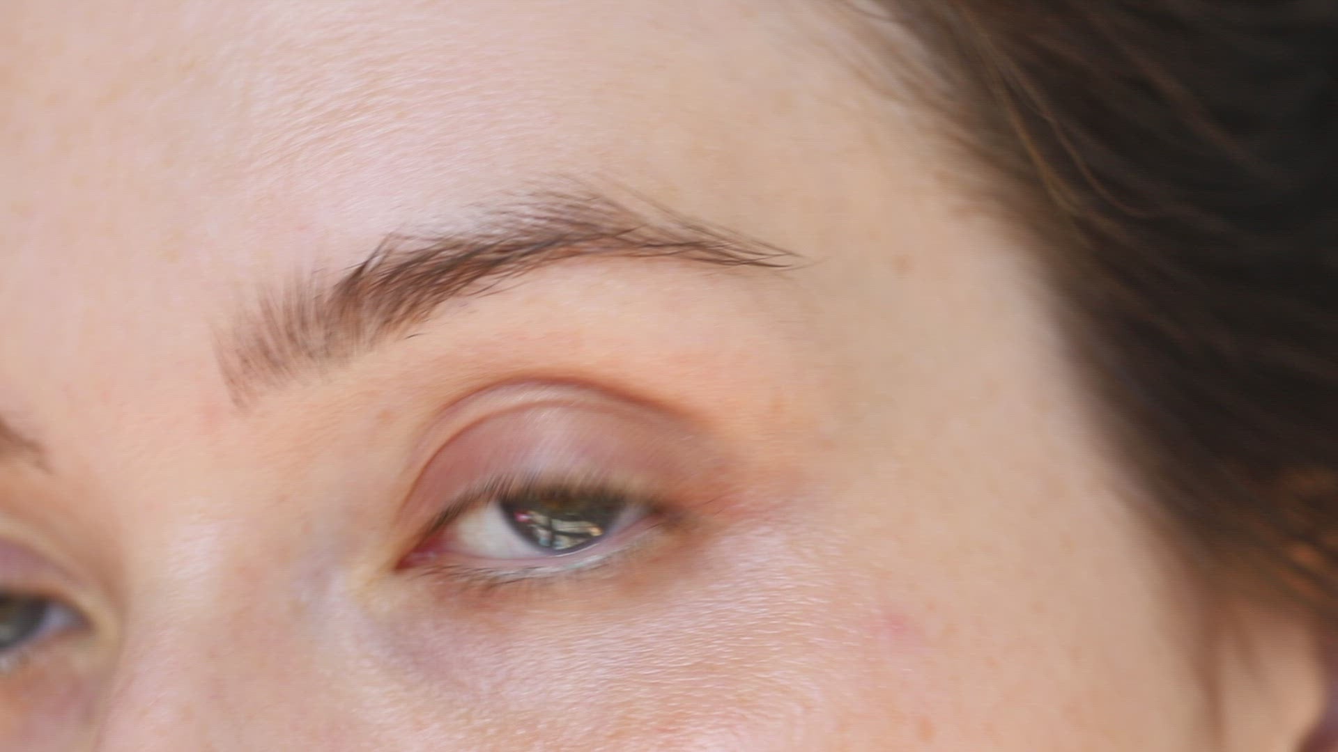Before and after Fluffy Brows, Get-Fluffed Brow Gel, 3.0 Swatch- Half Caked